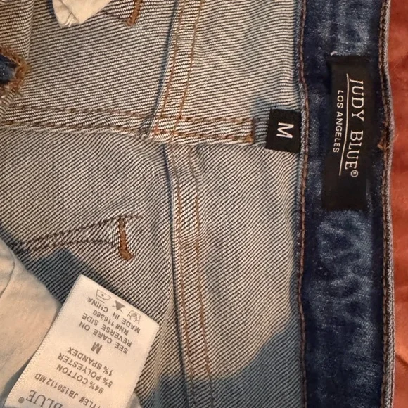 Ms Sunny - Judy Blue Hi-rise sun embroidery cut off shorts ☀️ - Picture 4 of 11